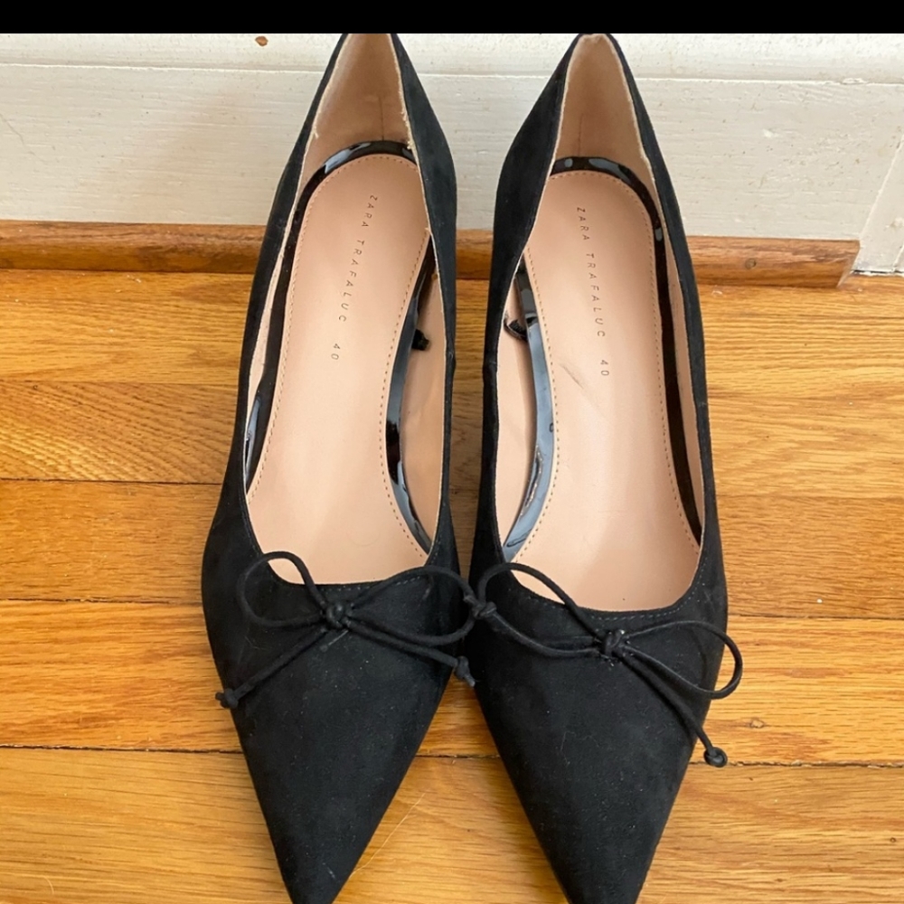 Classy Black Suede Kitten Heels